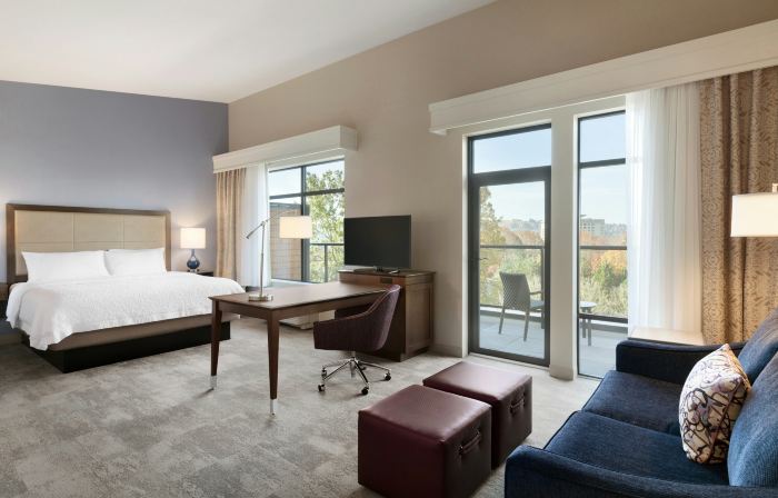 Hampton Inn and Suites Seattle/Renton
