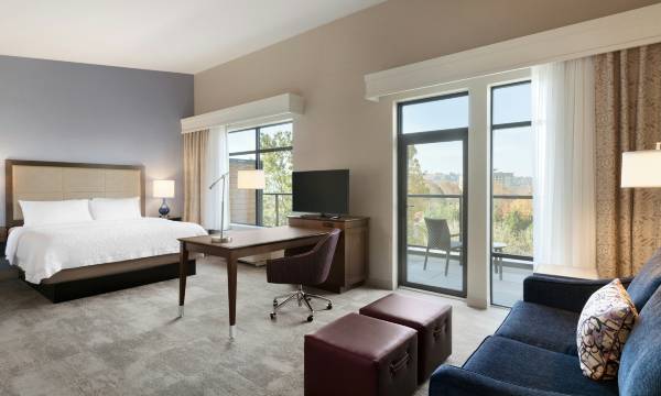 Hampton Inn and Suites Seattle/Renton