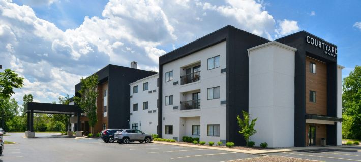 Courtyard Detroit Utica Hotels in Macomb County