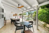 Charming apartment with AC in living, garden and walking distance to the ocean! - 2 estrellas