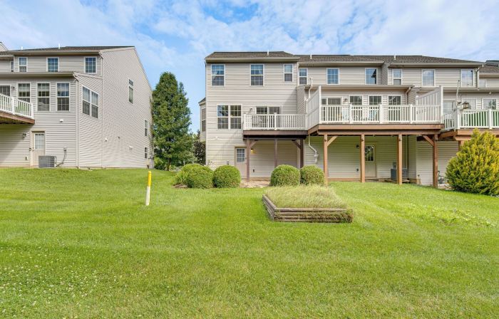 Charming Bellefonte Townhome Near Penn State!