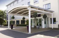 Premier Inn Poole North - parking