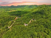 Peaceful Escape- Hot Tub, Game Room, Sleeps 16 - 2 étoiles