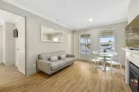 Aloha Central Luxury Accommodation - parking