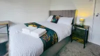 บ้าน 4 ห้องนอน สว่างและทันสมัย - ห้องครัว