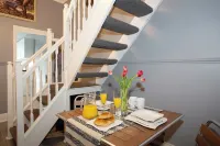 The Vacationers - Pvt Rooms with Shared Bath - Parking