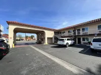 Casa Blanca Express & Suites Cypress Buena Park - Anaheim Area - parking