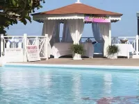 Hibiscus Lodge Hotel - Pools