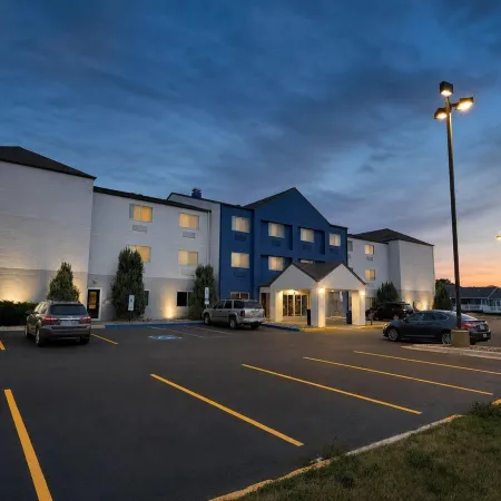 AmericInn by Wyndham Minot