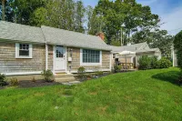 3 Mi to Craigville Beach! Walkable Couples Haven - 4-Star