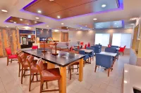 Holiday Inn Express & Suites DICKSON by IHG - Pools