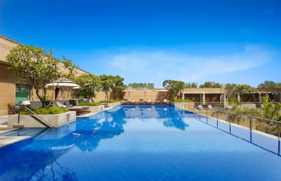 古爾岡皇冠假日酒店