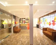 Hotel Uma Palace 사라이 걸하리아 호텔