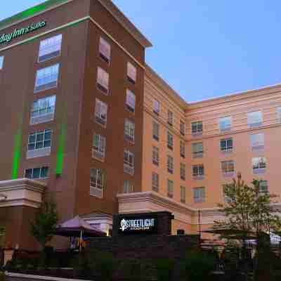 Holiday Inn & Suites Philadelphia W - Drexel Hill Hotel Exterior