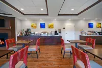 Comfort Inn & Suites - Desayuno