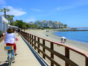 Beachfront Penthouse, Sea/Mountain Views, 3 Balconies, Puerto Banus, Marbella