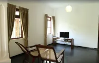 Villa Cinnamon in Dodanduwa Near Hikkaduwa, Sri Lanka - Ideal for 10 Guests
