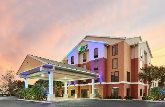 希爾頓坦帕 - 裏奇港侯姆烏套房酒店