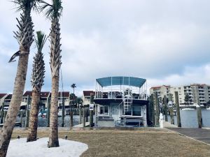 Island Houseboat