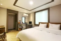 Blue Hotel