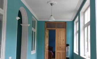 Hotel Ushba - Housity
