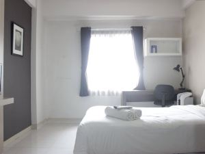 Cozy Studio at Pinewood Apartment Near Unpad Jatinangor