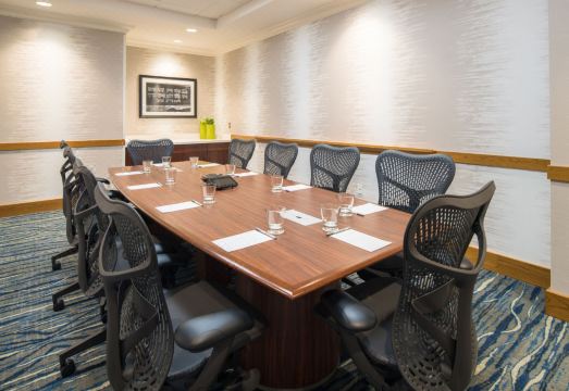 햄프턴 인 & 스위트