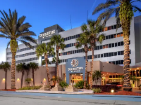 โรงแรมดับเบิลทรีบายฮิลตัน สนามบินแจ็คสันวิลล์ โรงแรมในแจ็กสันวิลล์