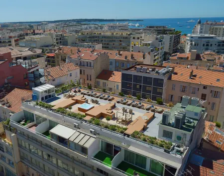 Best Western Premier Le Patio des Artistes - Cannes Отели рядом с достопримечательностью «Rue Meynadier»