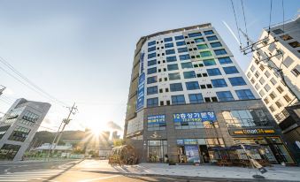 Songjeong Blue Castle Hotel