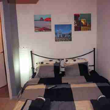 Amazing Studio Next to Center Only 10 Minutes Walk Rooms