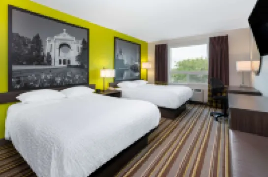Super 8 by Wyndham Winnipeg East MB