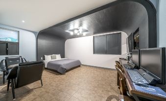 The Hotel 7th