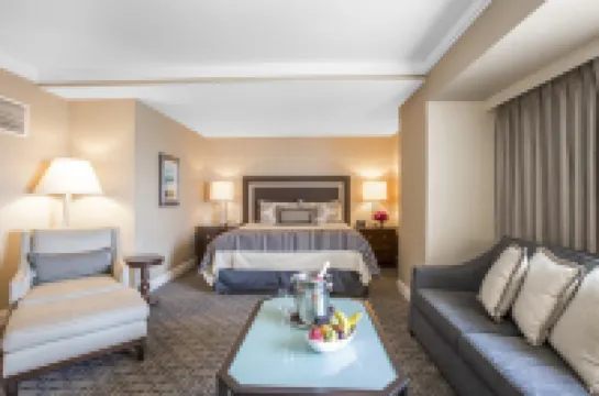 โรงแรมออมนิ ลอสแอนเจลีส ที่แคลิฟอร์เนียพลาซ่า