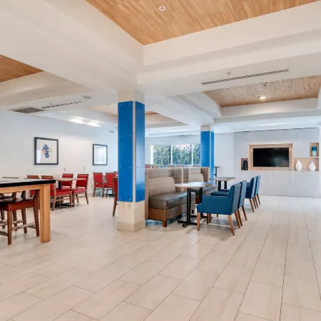 Holiday Inn Express & Suites LAKE ELSINORE by IHG
