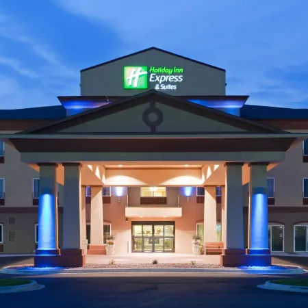 Holiday Inn Express & Suites ANTIGO by IHG