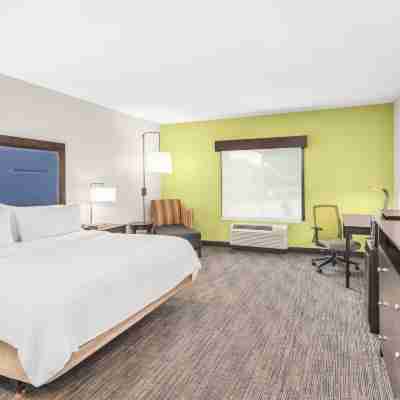 Holiday Inn Express & Suites Wilmington-Newark Rooms