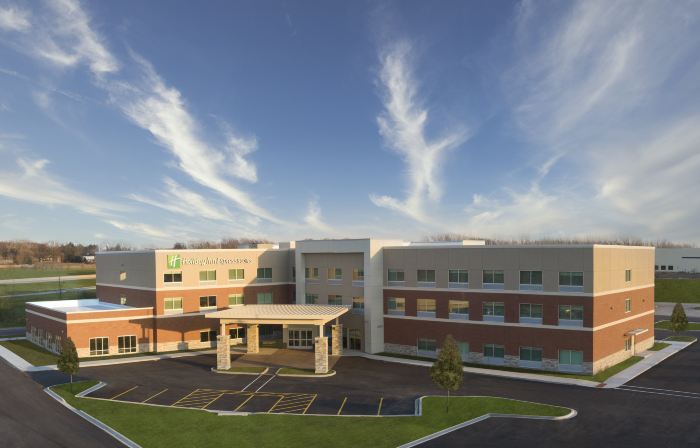 Holiday Inn Express & Suites LOCKPORT by IHG