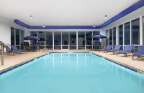 Holiday Inn Express & Suites I-26 & US 29 AT WESTGATE MALL by IHG - С парковкой