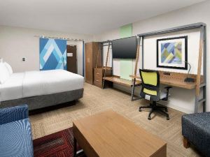 Holiday Inn Express & Suites North Brunswick