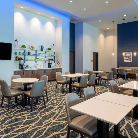 La Quinta Inn & Suites by Wyndham Nashville Downtown/Stadium