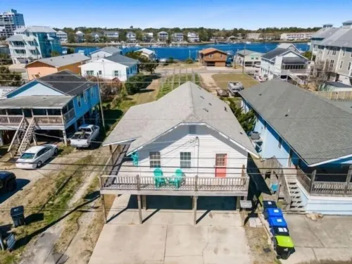 Beach Cabin - Perfect for Your Family Getaway! Pet Friendly! 2 Bedroom Cottage by RedAwning - Pet friendly