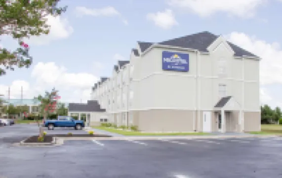 Microtel Inn & Suites by Wyndham Camp Lejeune/Jacksonville Hotels in 