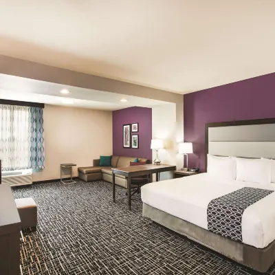La Quinta Inn & Suites by Wyndham McAllen la Plaza Mall Hotels near McAllen International Airport
