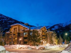 Spacious 2-Br 2-Ba | Ski in/Out | Pool & Hot Tubs | in Heart of Panorama Resort