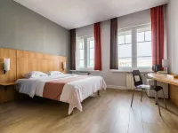 Ibis Sibir Omsk Hotel dekat Omsk Velotrek