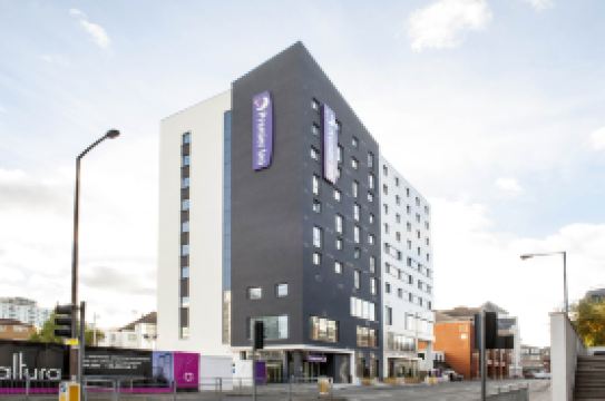 Premier Inn Woking Town Centre