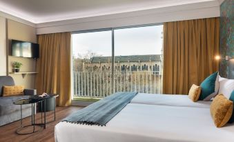 3. Hotel Ch..
