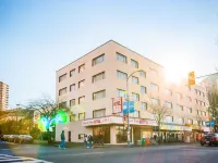 English Bay Hotel Hotels near Coal Harbour