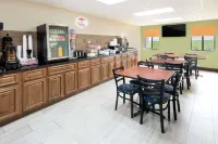 Super 8 by Wyndham Charleston/Sikeston East MO Hotels in der Nähe von Cairo Public Library